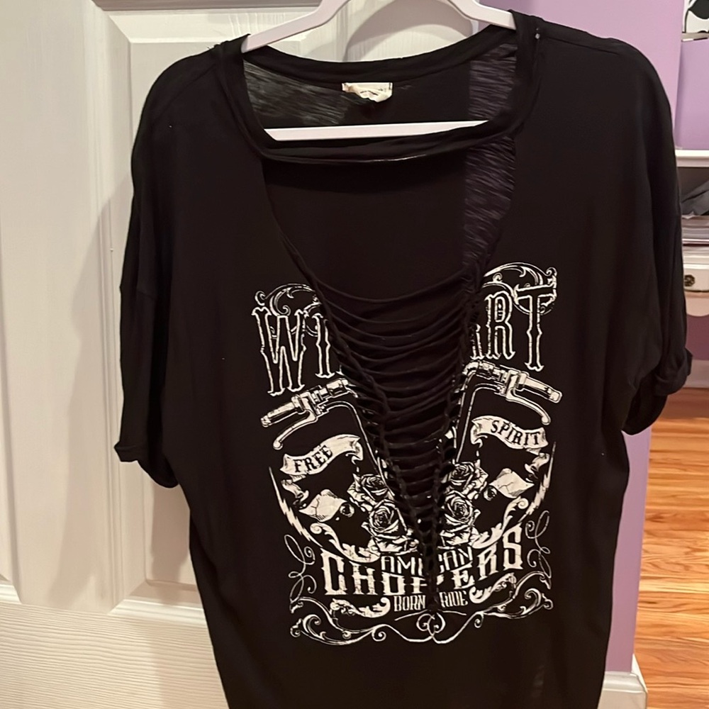 Black v neck T-shirt